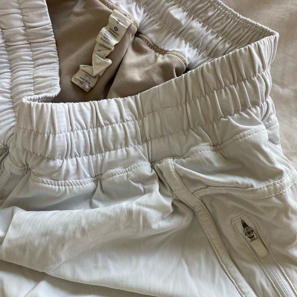 White Lululemon shorts - Picture 4 of 5